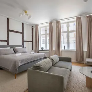 170sqm-apt-50m-to-main-street-metro-canals.copenhagenhotelselect.com/